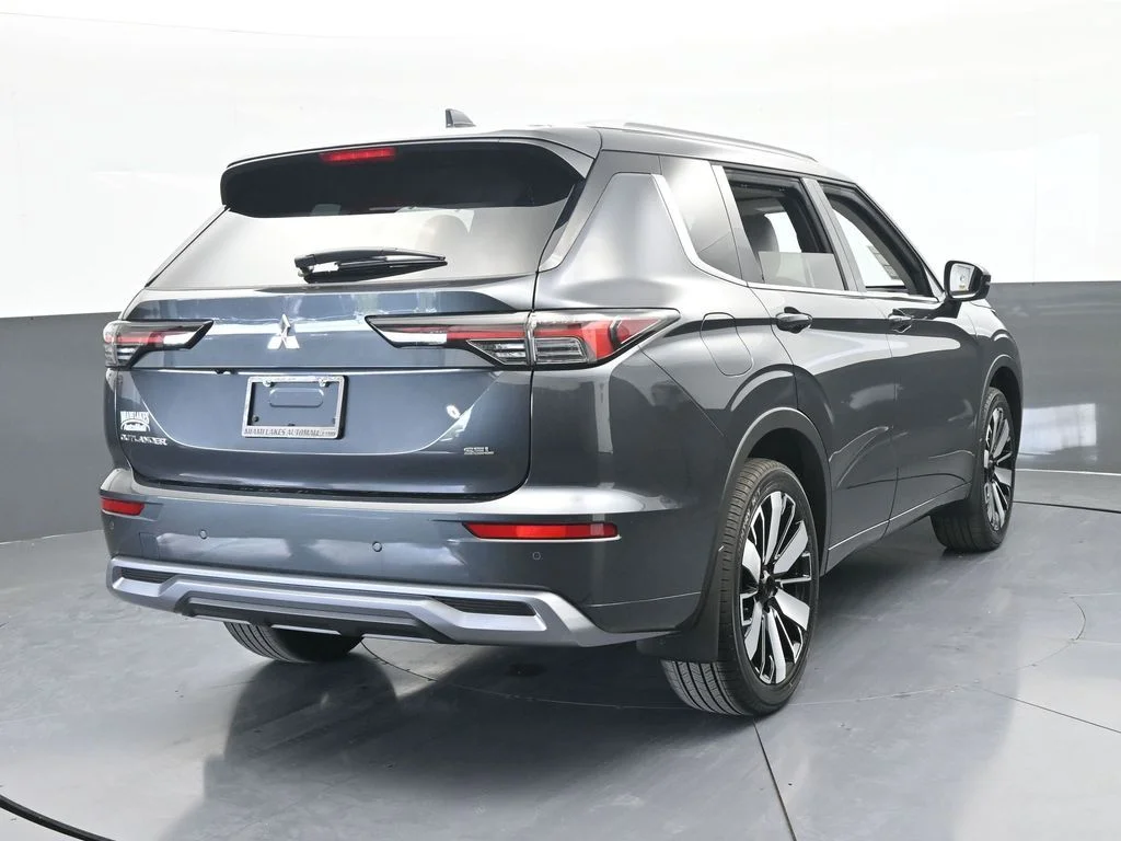 New 2026 Gray Mitsubishi SEL image 5