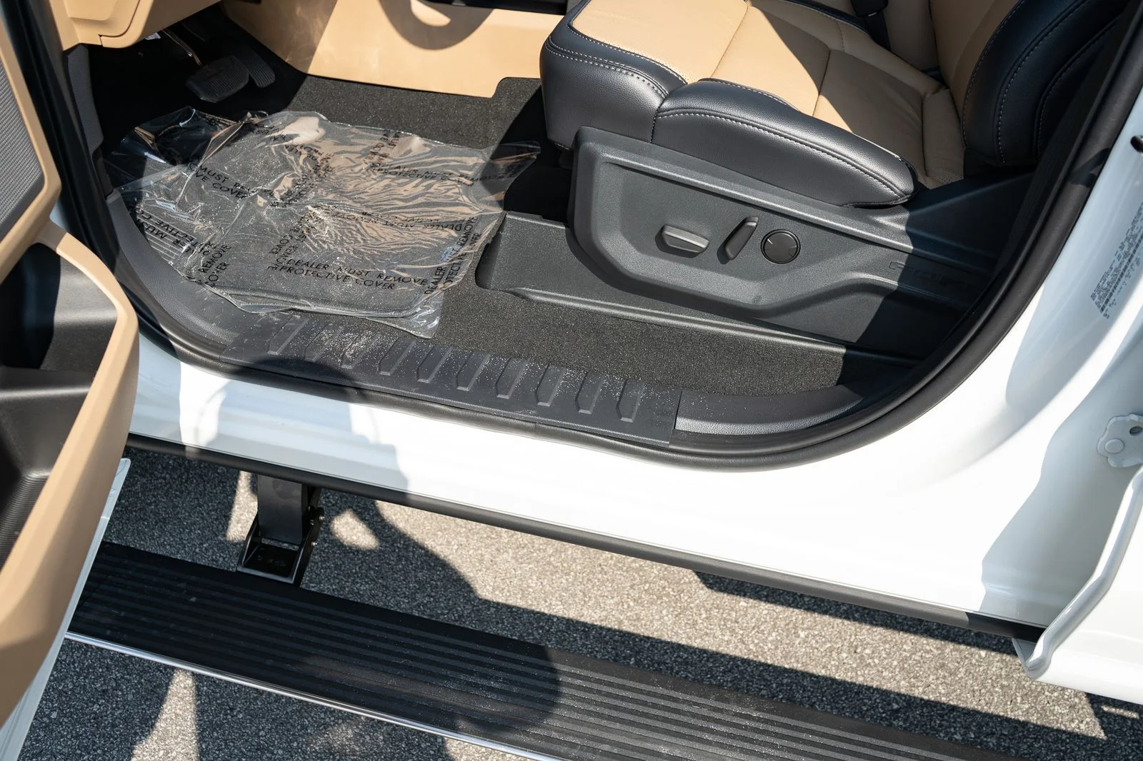New 2026 Star White Metallic Tri-Coat Ford F-250® Lariat® image 35