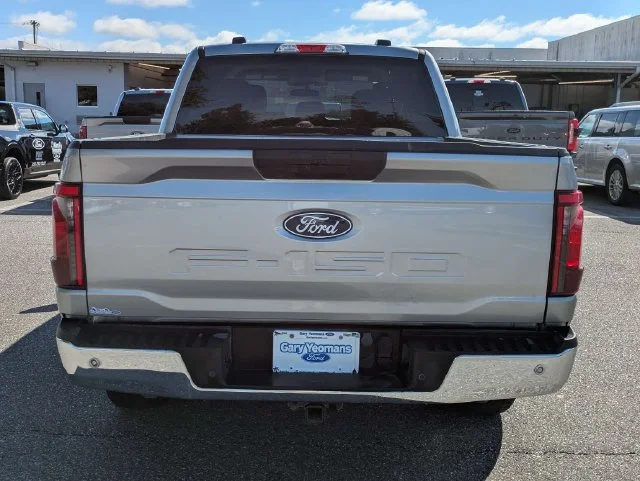 Used 2025 Silver Metallic Ford XLT image 4