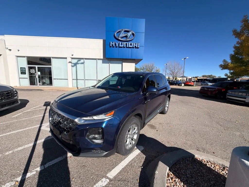 Used 2019  Hyundai SE image 1