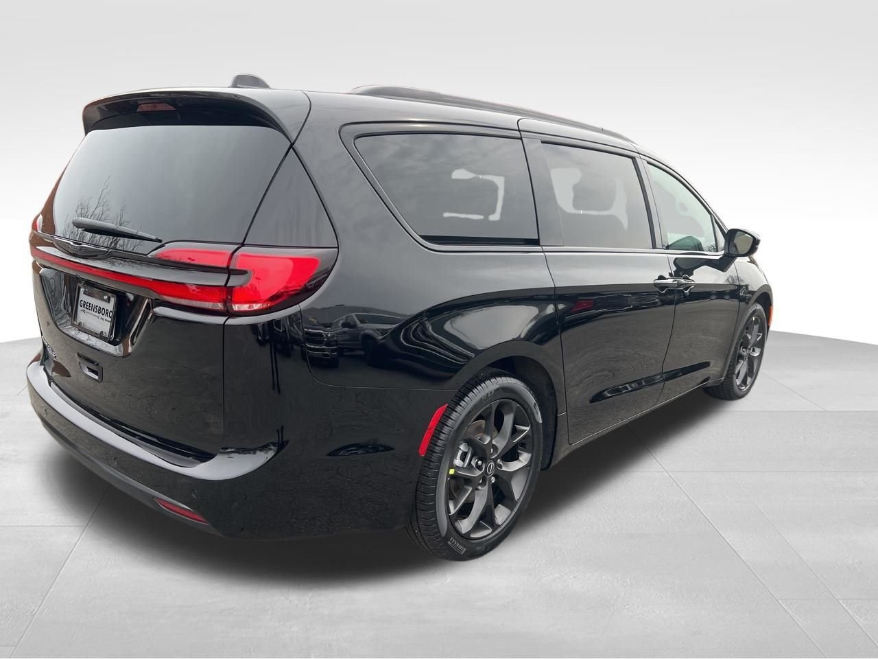 New 2026 Diamond Black Crystal Pearl-Coat Exterior Paint Chrysler Select image 5