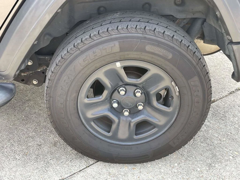 Certified Used 2018 Granite Crystal Clearcoat Metallic Jeep Unlimited Sport image 9