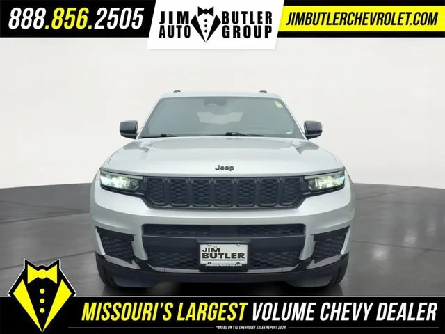 Used 2021 Silver Jeep Altitude 4x4 image 26