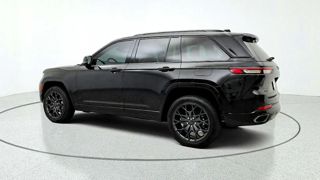 Used 2025 Diamond Black Crystal Pearlcoat Jeep Summit 4x4 w/ High Altitude, Hands-Free ADA & Night Vision image 7