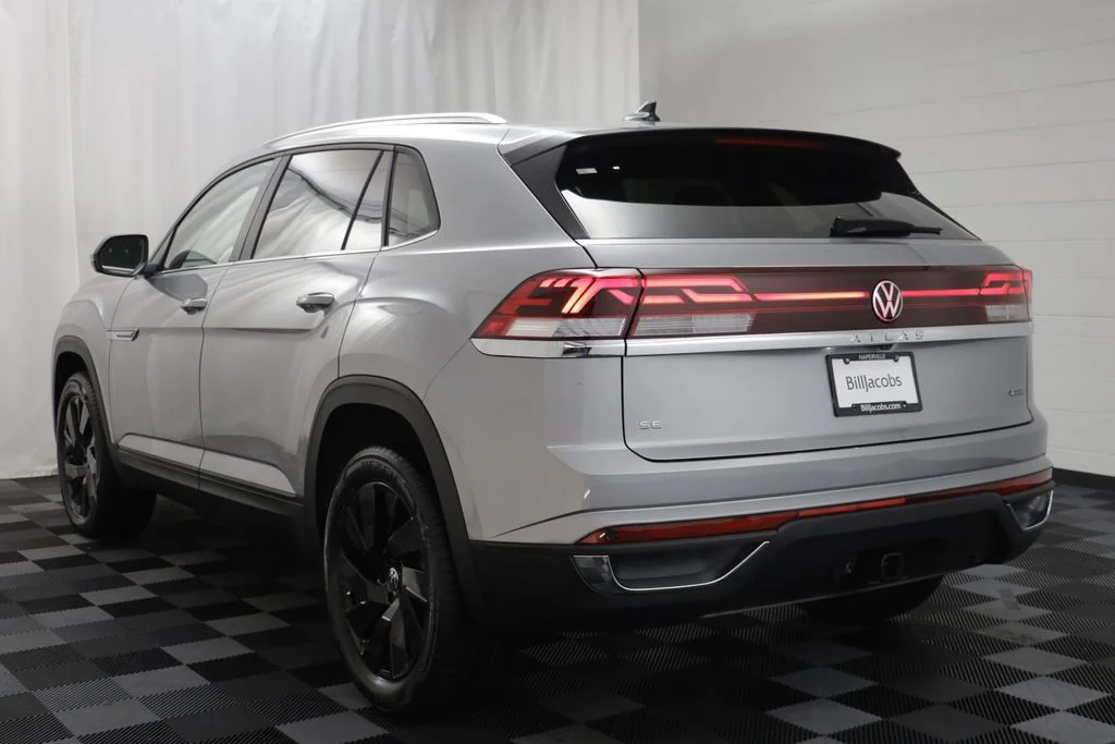 New 2026 Silver Mist Volkswagen SE w/Technology image 14