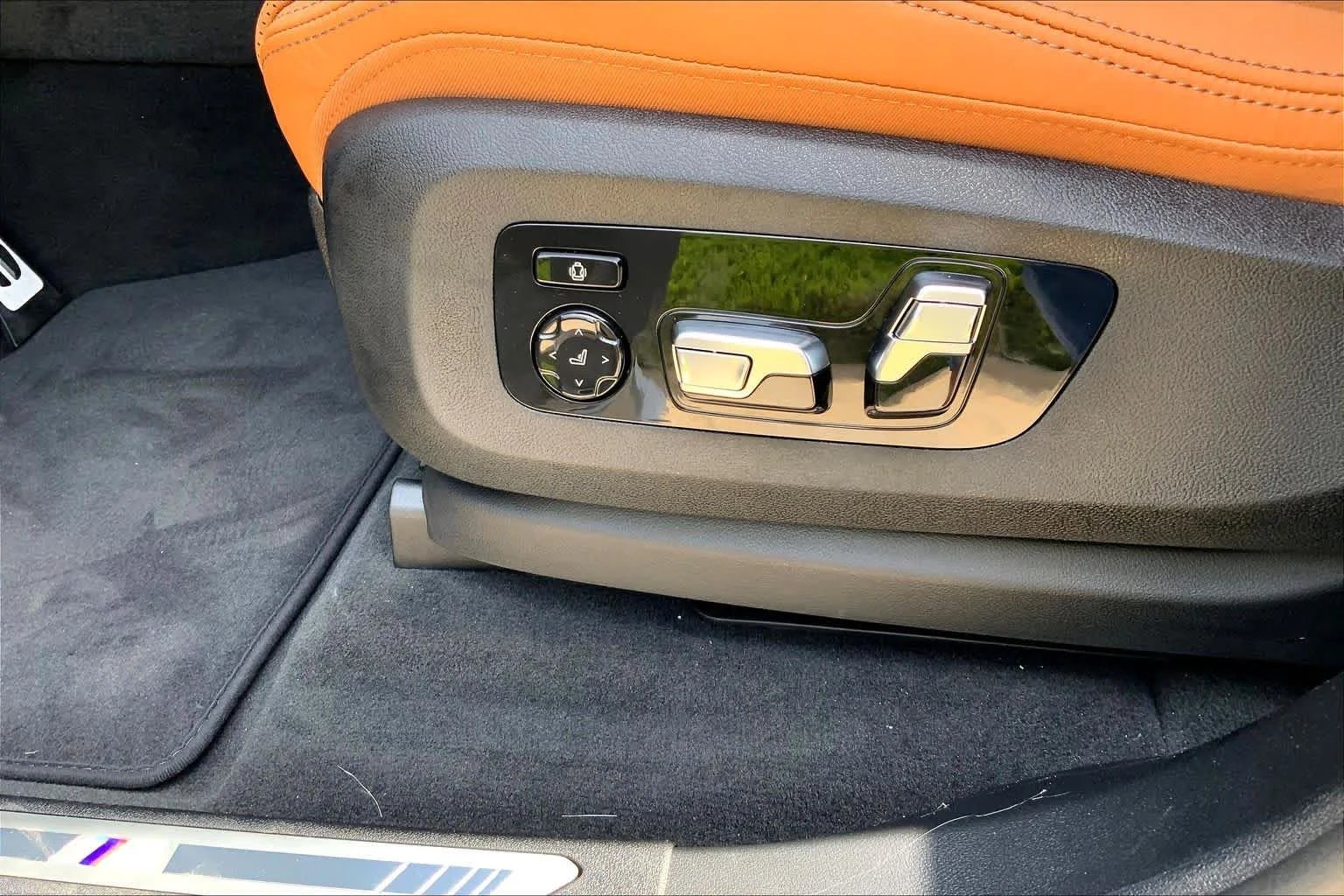 New 2026 Skyscraper Grey Metallic BMW xDrive50e image 16