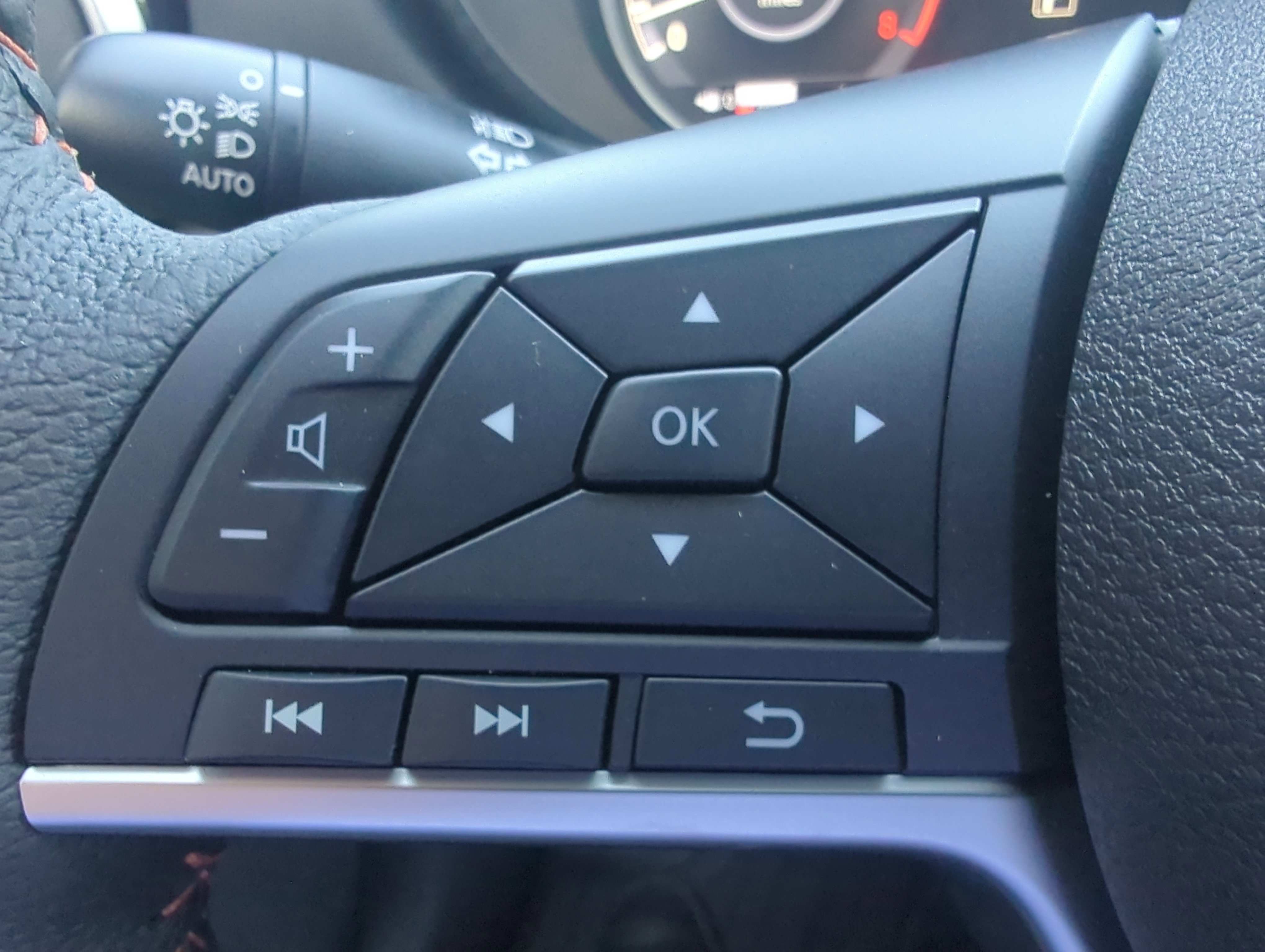 2025 Nissan Versa Sedan SR - Photo 22