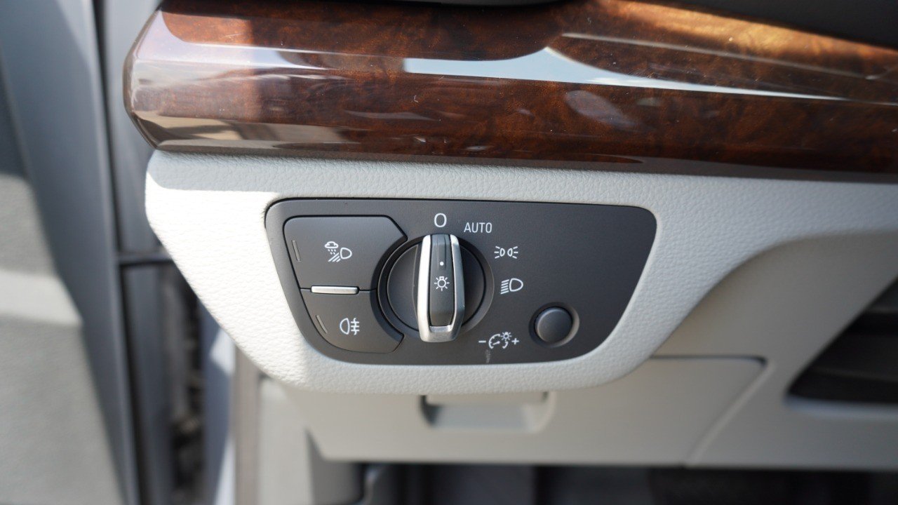 Used 2019 Silver Audi Premium Plus image 21