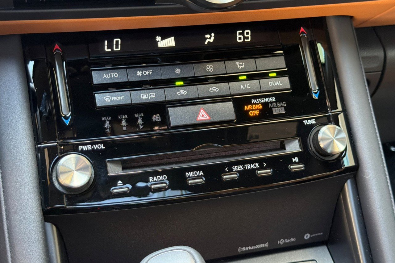 Used 2024  Lexus IS 300 image 18