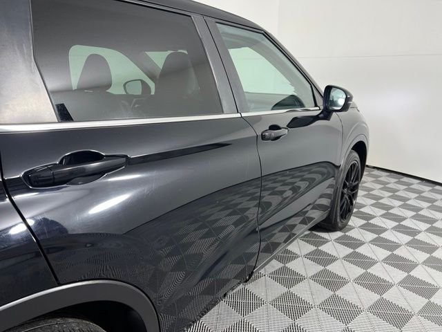 Used 2022 Black Mitsubishi SE image 9