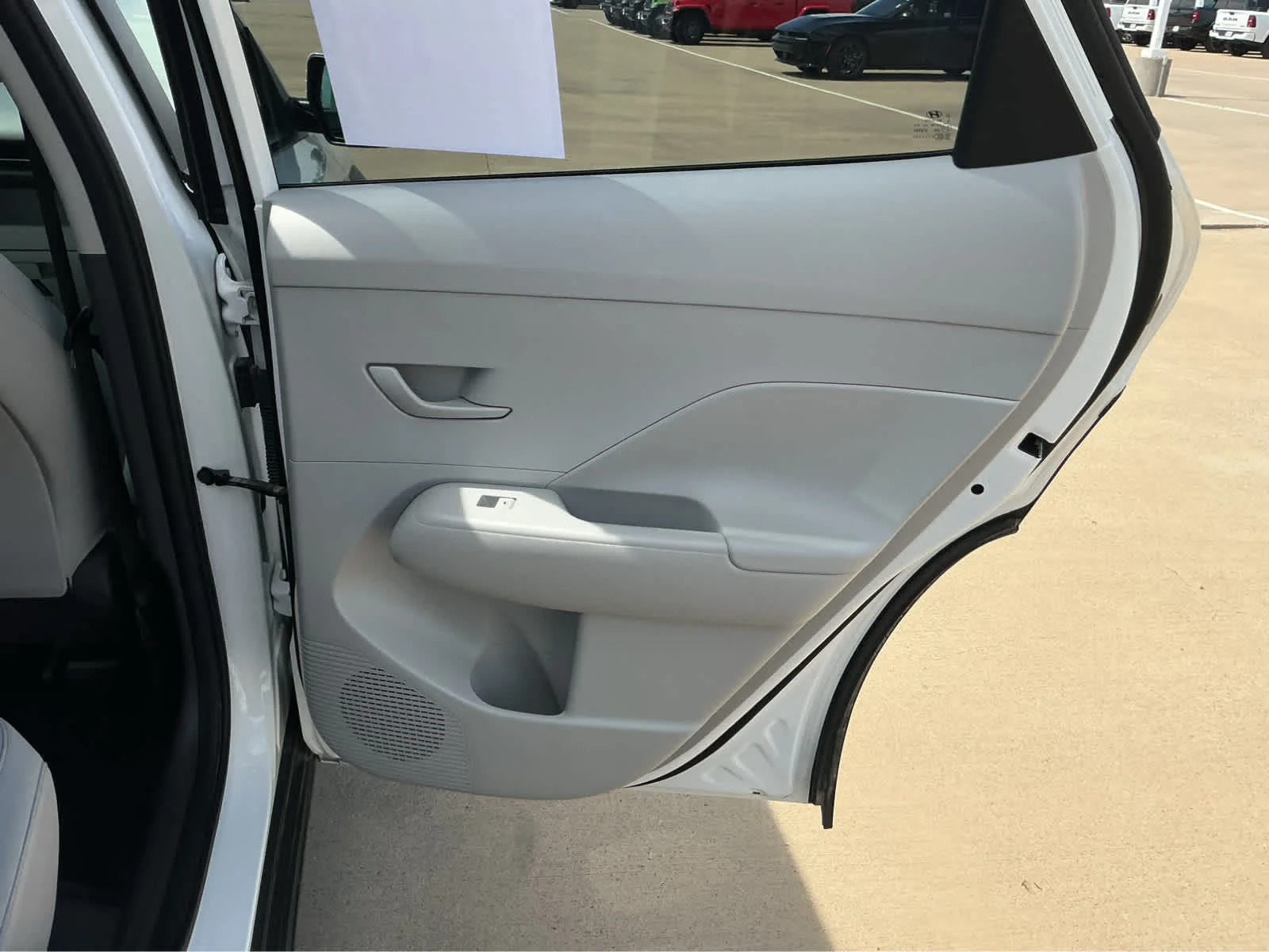 Used 2025 Atlas White Hyundai SEL image 18