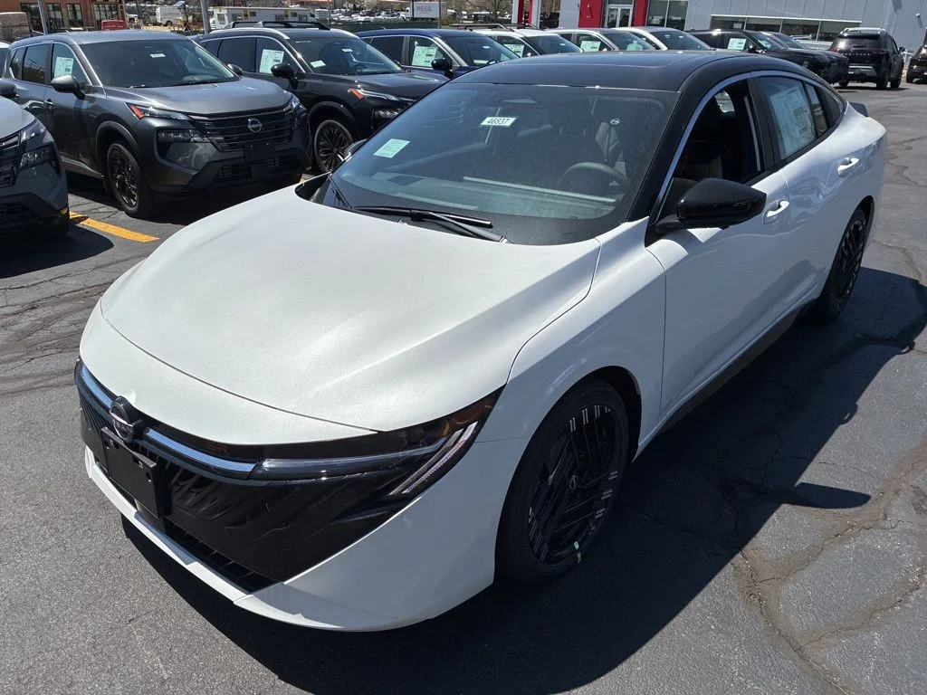New 2026 Aspen White TriCoat / Super Black Two-tone Nissan SR image 3