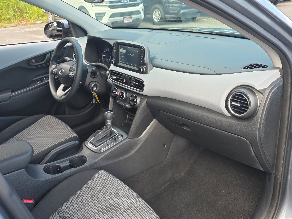 Used 2020 Sonic Silver Hyundai SE image 21