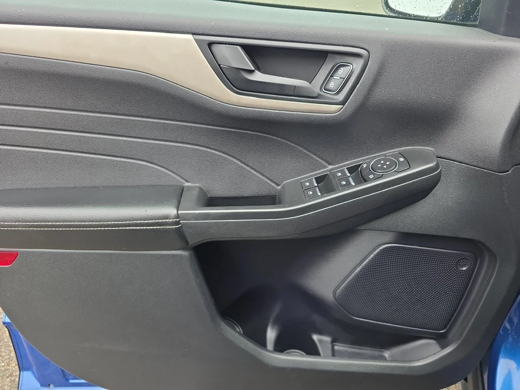 Certified Used 2022 Blue Ford SE image 17