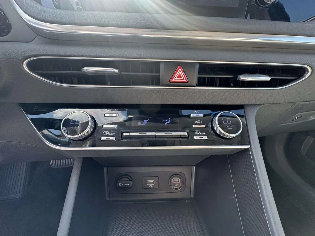 Used 2021 Blue Hyundai Blue image 17