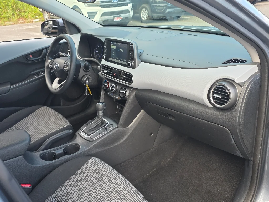 Used 2020 Sonic Silver Hyundai SE image 21