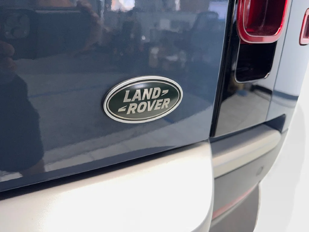 Used 2023 Blue Land Rover SE image 25
