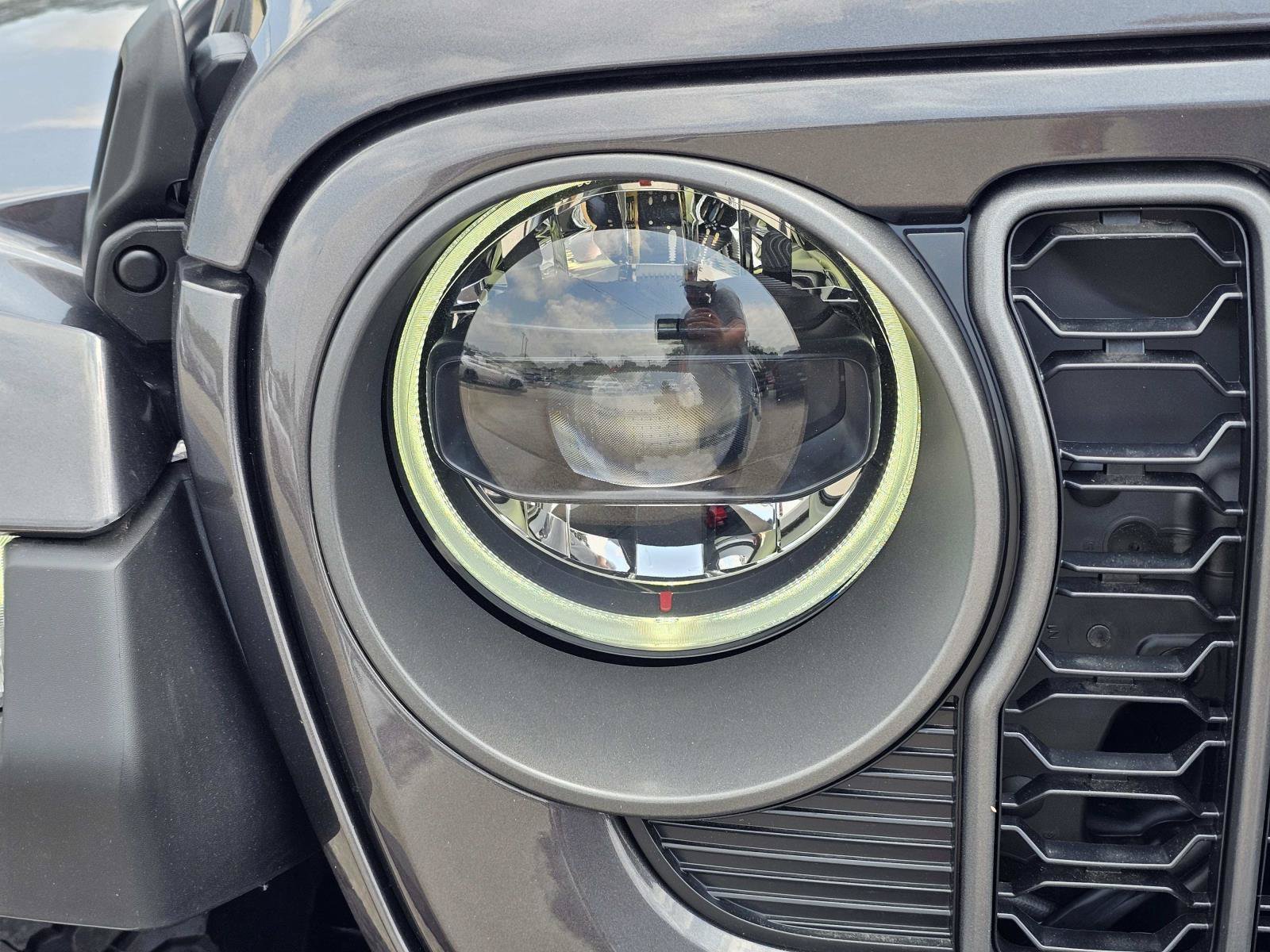 New 2026 Granite Crystal Metallic Clear-Coat Exterior Paint Jeep Rubicon X image 4