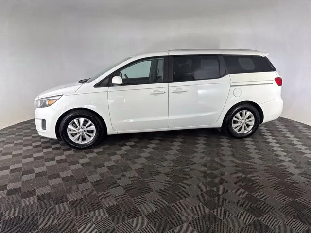 Used 2015 White Kia LX image 10