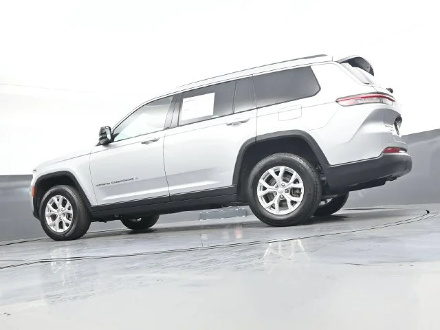 Used 2023 Silver Jeep Limited image 42
