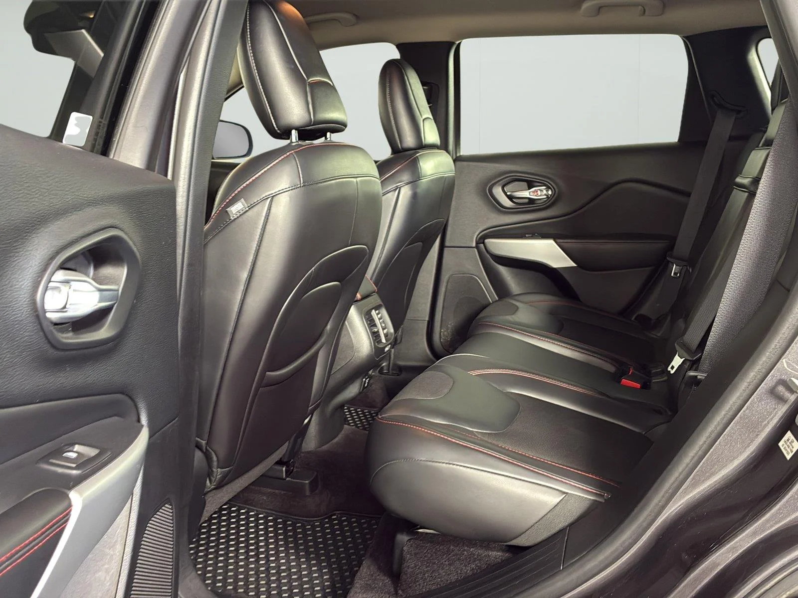 Used 2017 Granite Crystal Metallic Clearcoat Jeep Trailhawk image 22