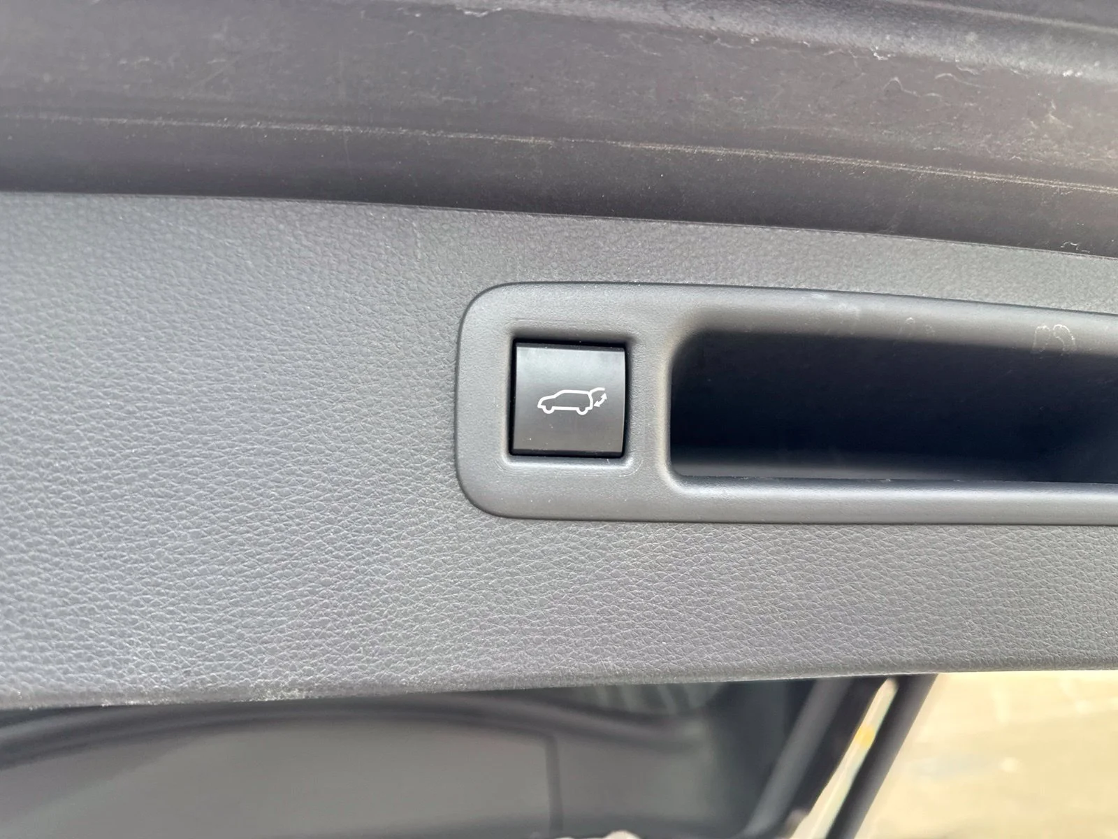 Used 2025 Beige Toyota XLE image 31