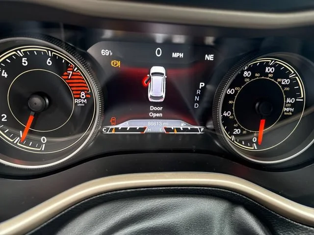 Used 2018 Diamond Black Crystal Pearlcoat Jeep Limited image 20