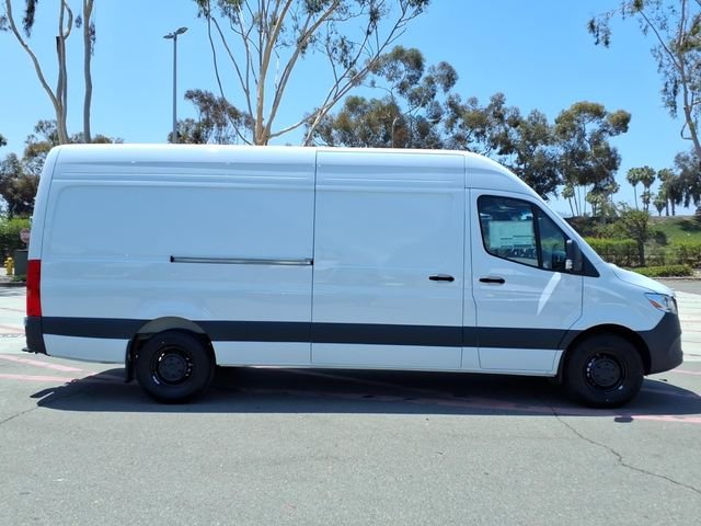 New 2026 White Mercedes-Benz Cargo 170 WB image 22