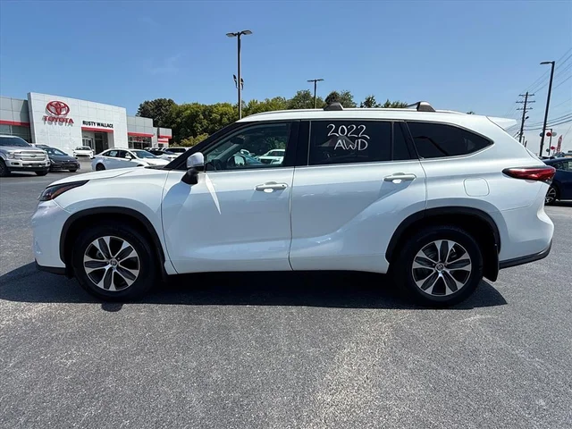 Pre-Owned 2022 Toyota Highlander XLE AWD AWD XLE 4dr SUV