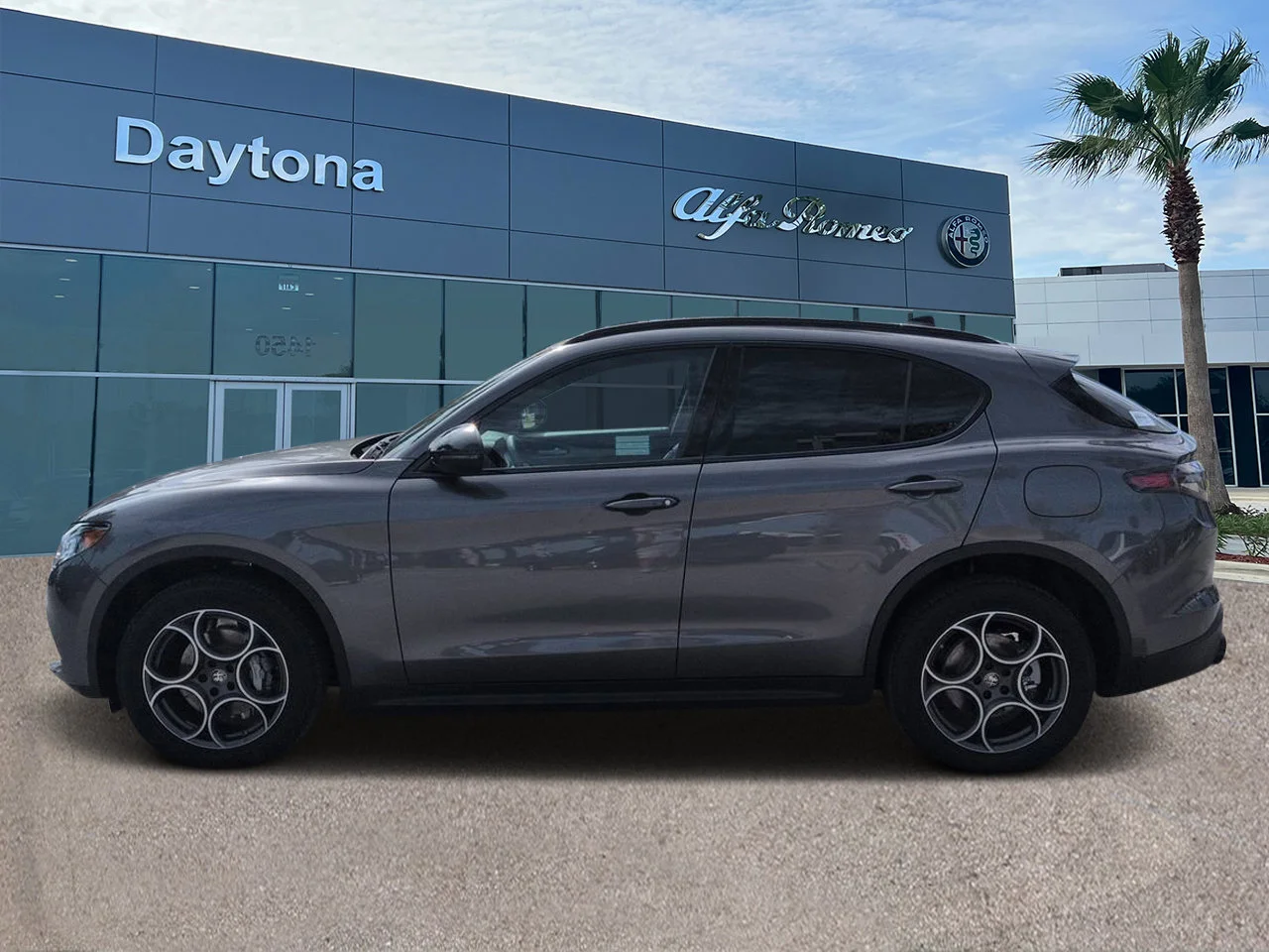 New 2026 Vesuvio Gray Metallic Exterior Paint Alfa Romeo  image 6