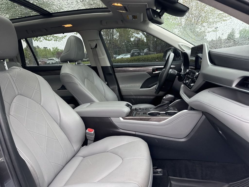 Used 2022 Magnetic Gray Metallic Toyota Platinum image 24