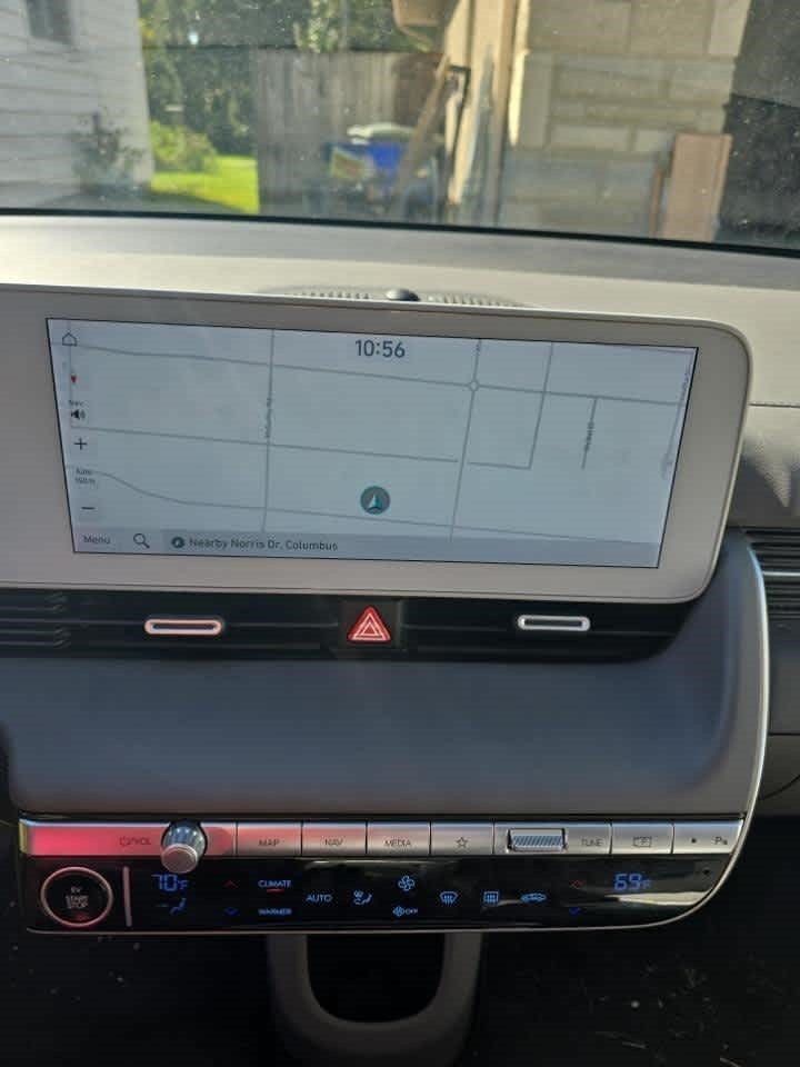 Certified Used 2024 Atlas White Hyundai SEL image 5