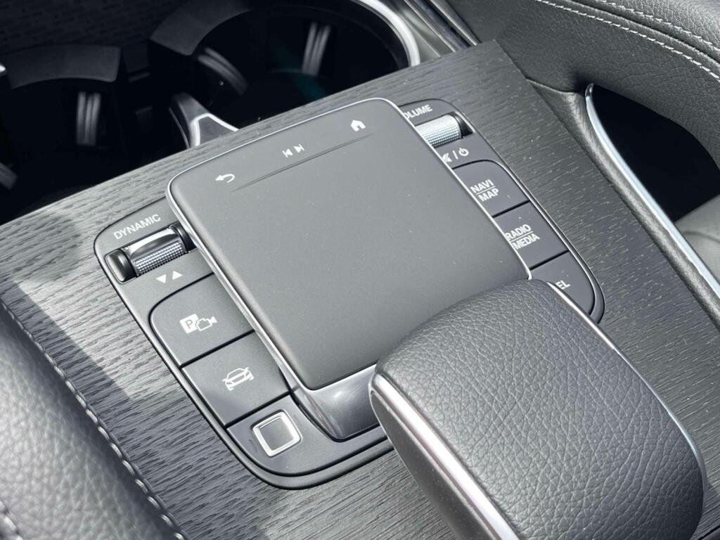 New 2026 MANUFAKTUR Moonlight White Metallic Mercedes-Benz GLE 450 image 29