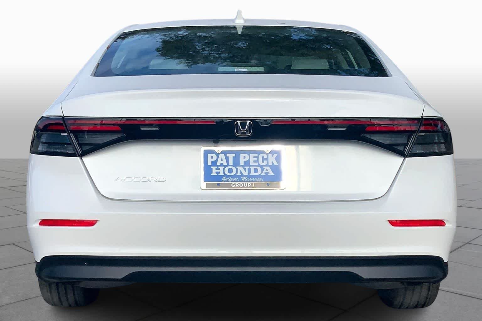 New 2026 Platinum White Pearl Honda LX image 4