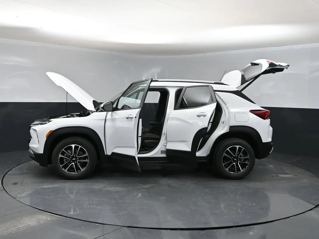 New 2026 Summit White Chevrolet LT image 38
