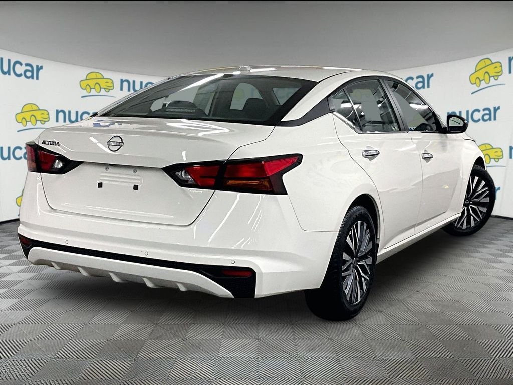Used 2025 White Nissan 2.5 SV image 6