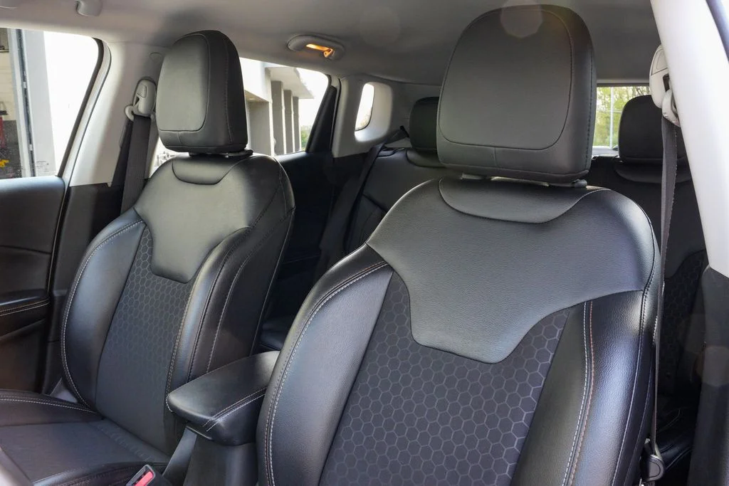 Used 2020 White Jeep Latitude image 36