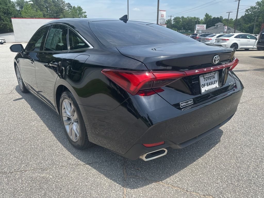 Used 2019 Midnight Black Metallic Toyota XLE image 5