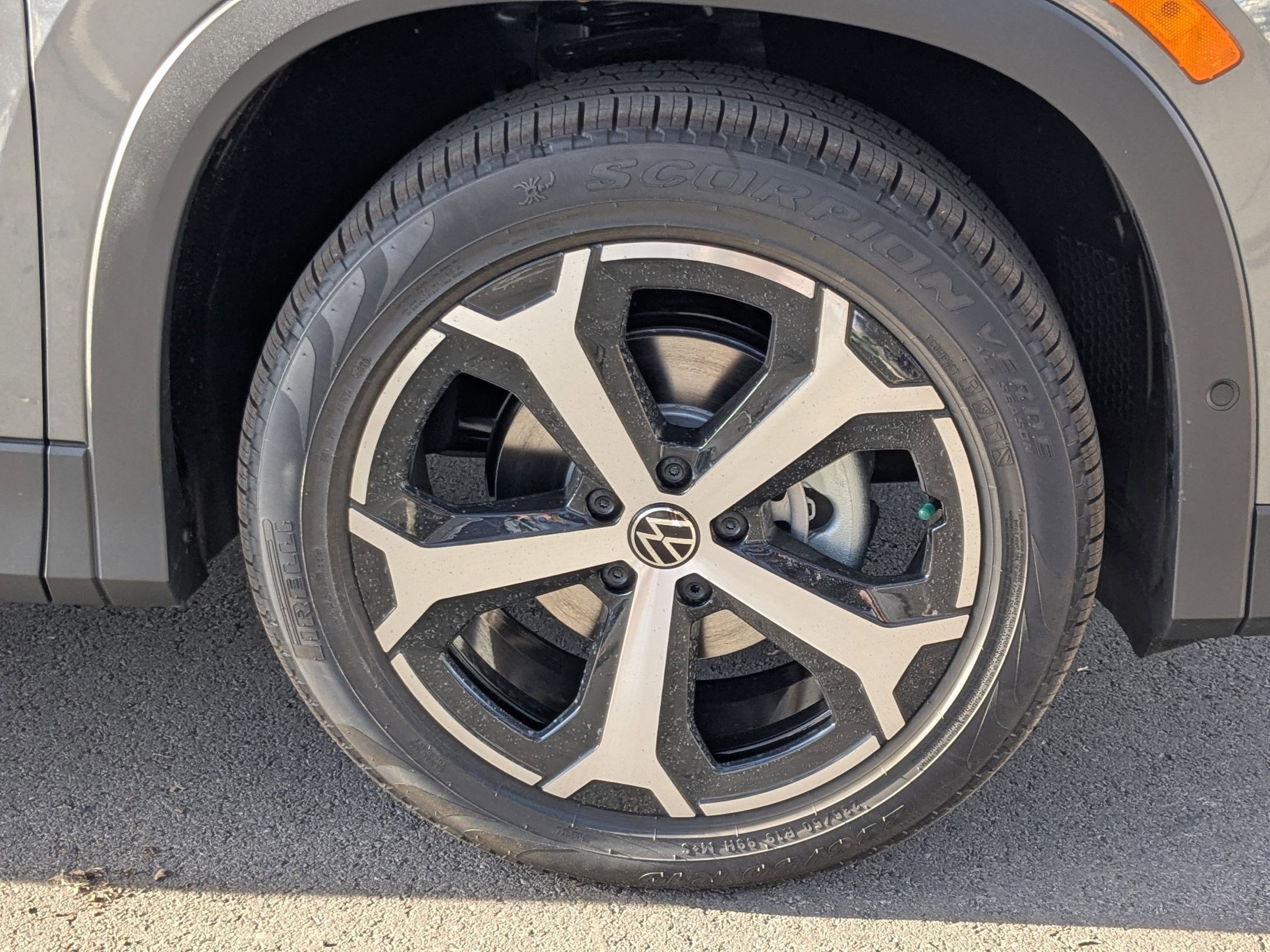 New 2026 Platinum Gray Metallic Volkswagen SE image 19