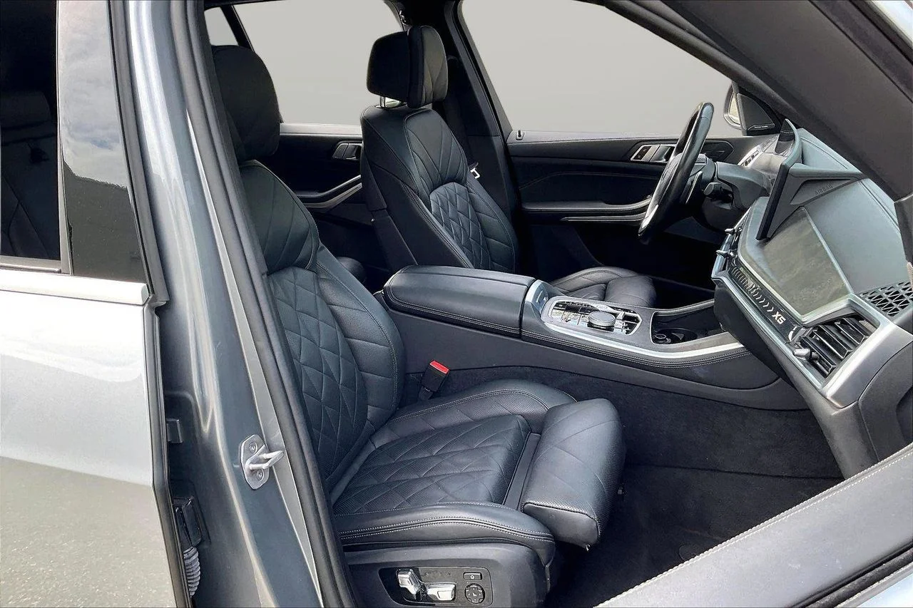 Certified Used 2024 Gray BMW xDrive40i image 25