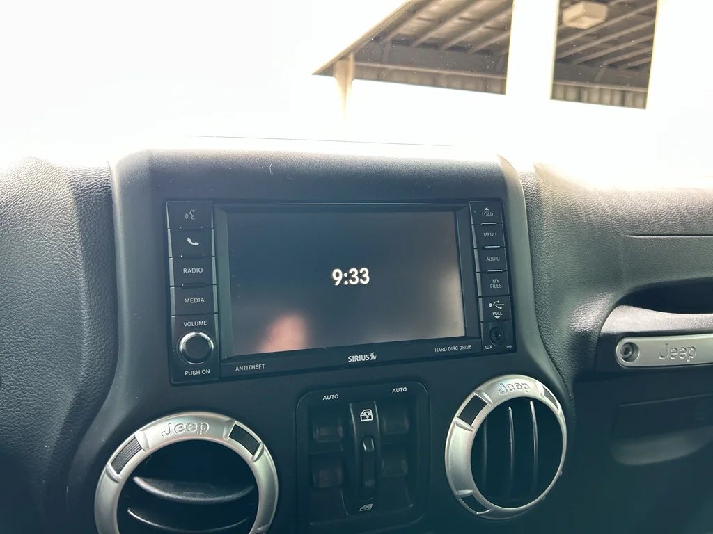 Used 2017 Gobi Clearcoat Jeep Rubicon image 14