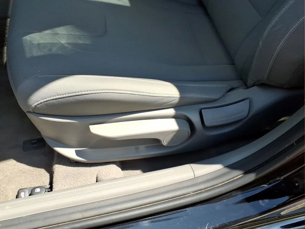 Used 2025 Black Hyundai SEL Convenience image 17