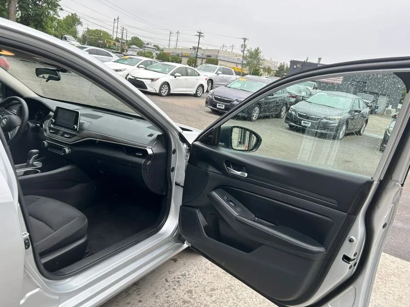 Used 2024 Silver Nissan 2.5 SV Sedan 4D image 18