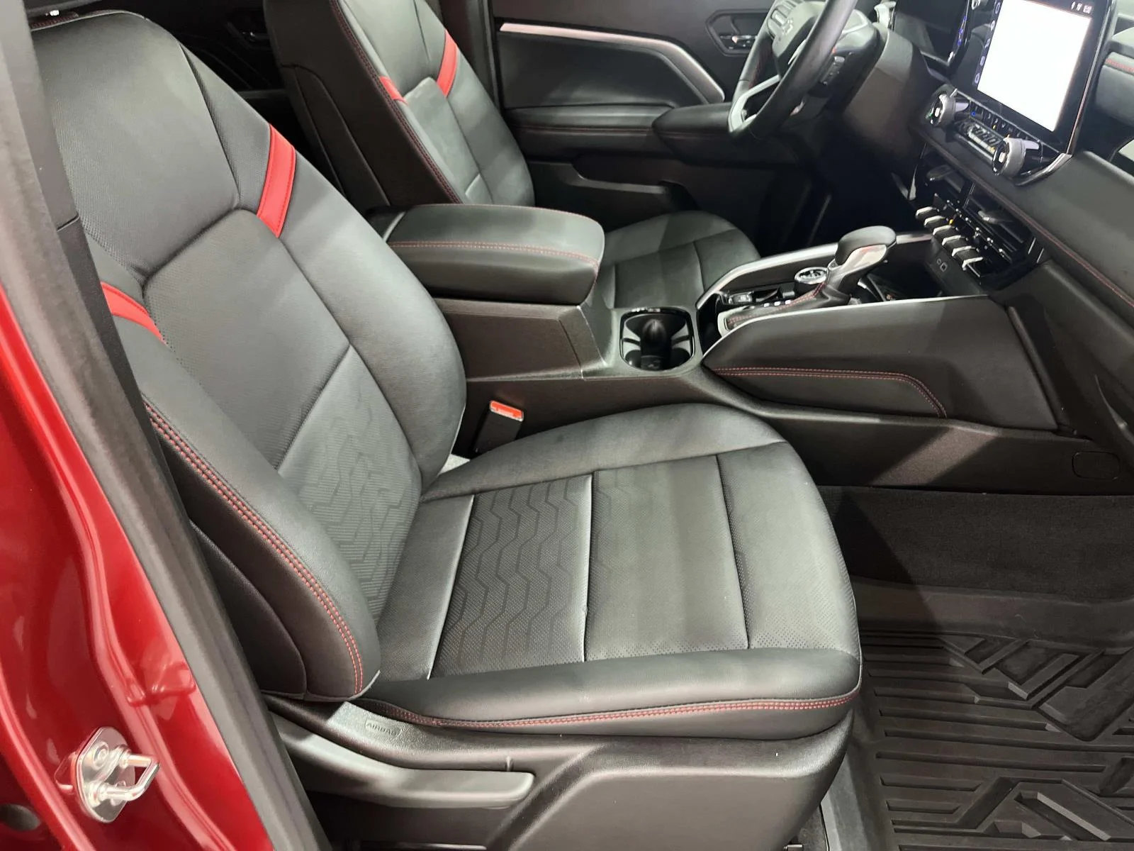 Used 2024 Radiant Red Tintcoat Chevrolet Z71 image 29