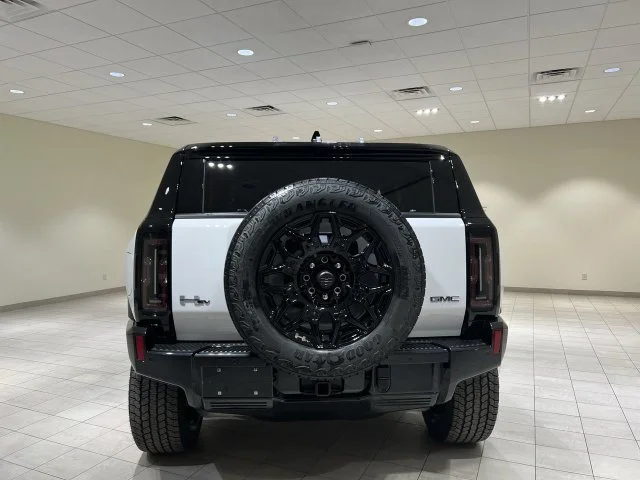 Certified Used 2025 White GMC 2X image 4