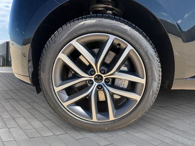New 2026 Santorini Black Land Rover SE image 9