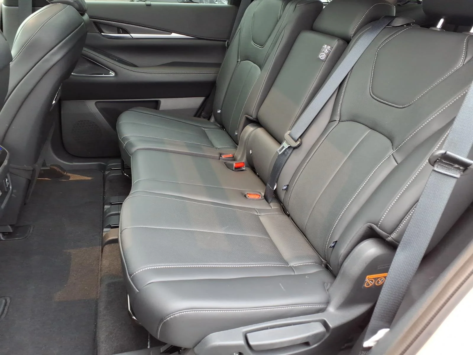 Certified Used 2025 Silver INFINITI Sensory image 24