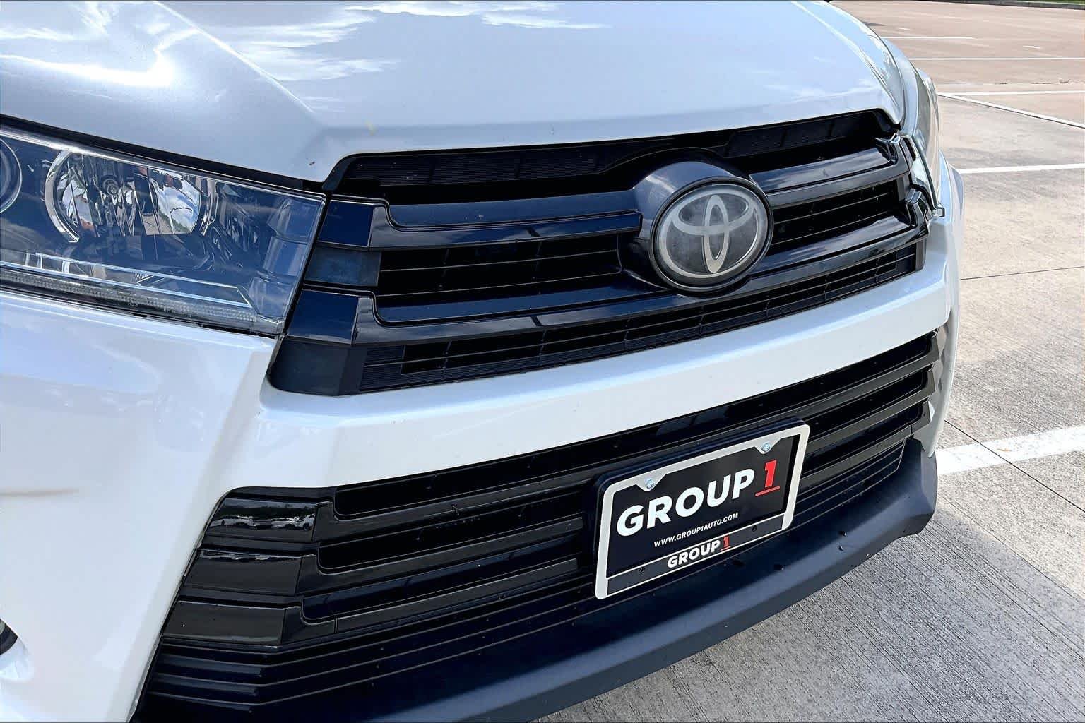 Used 2018 Blizzard Pearl Toyota SE image 44