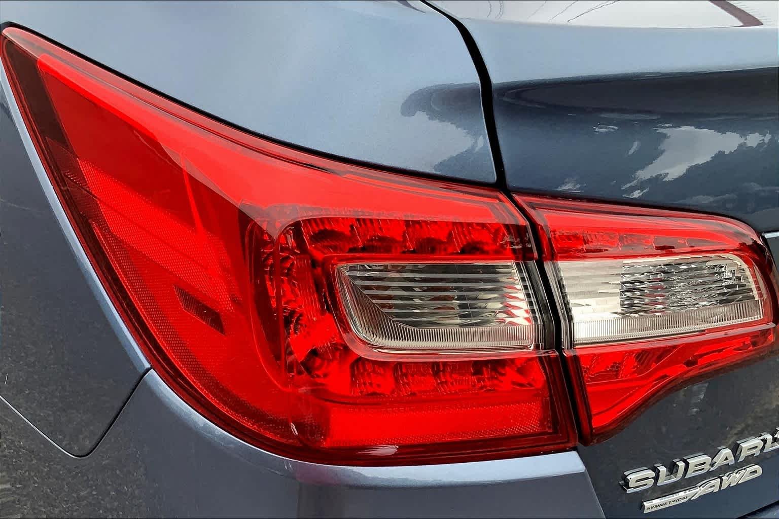 Used 2017 Twilight Blue Metallic Subaru Premium image 28