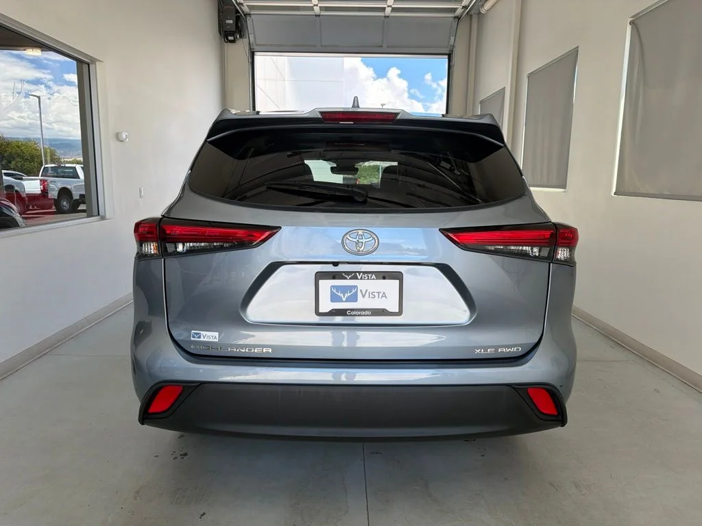 Used 2022 Moon Dust Toyota XLE image 5
